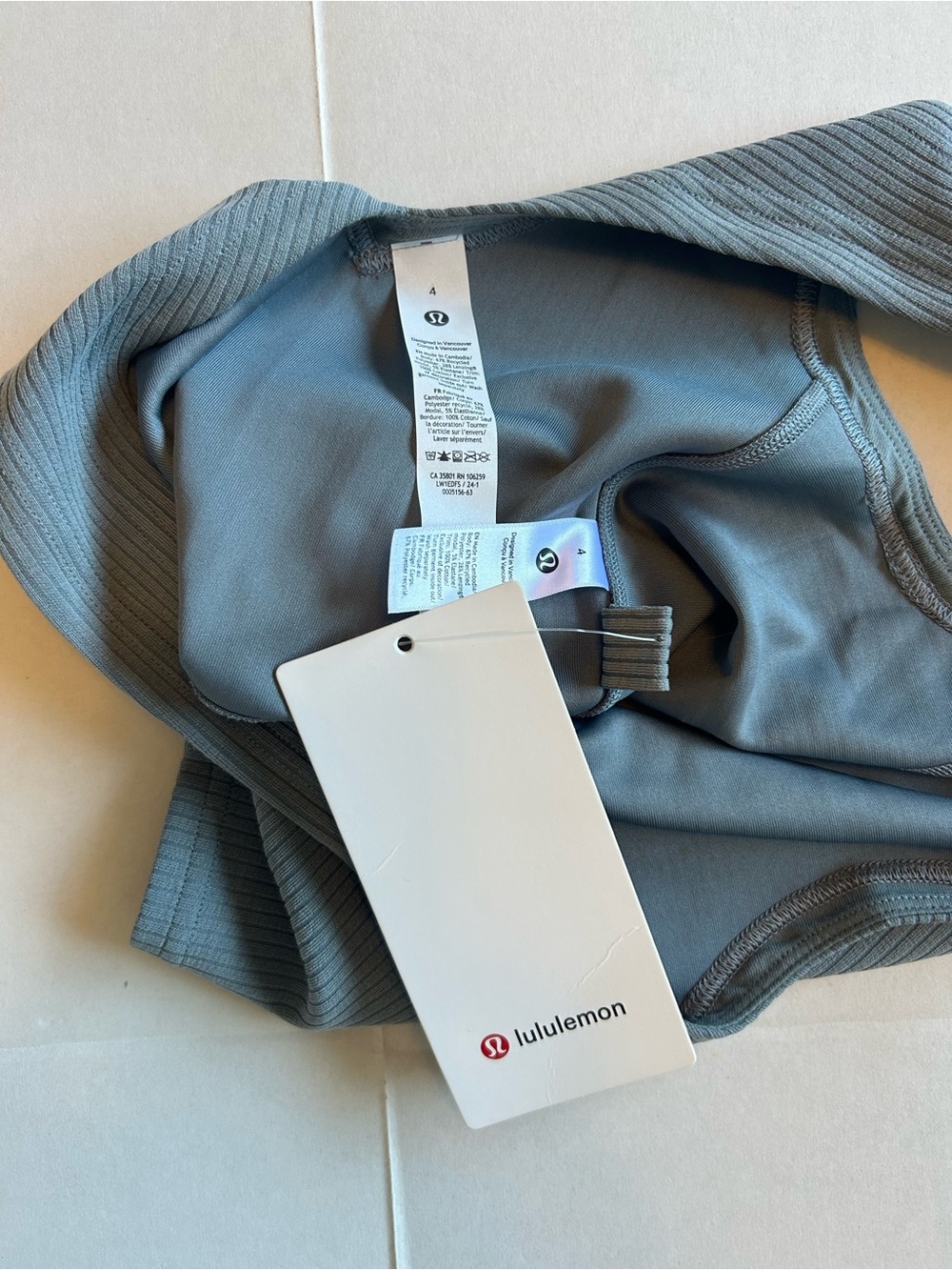 LuLuLemon Ribbed Softstreme Cropped Tank Size 4 - Picture 6 of 6